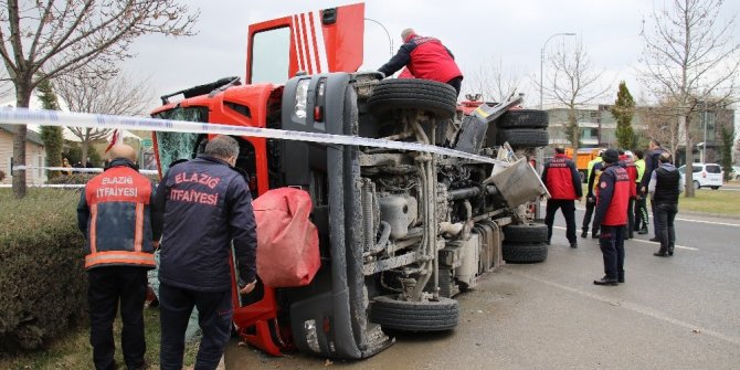 Elazığ’da itfaiye aracı ile otomobil çarpıştı: 7 yaralı