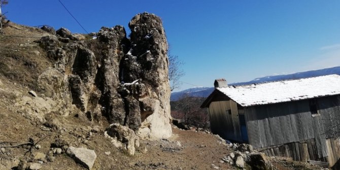 Köylülerin uykularını kaçıran kaya ortadan kaldırıldı