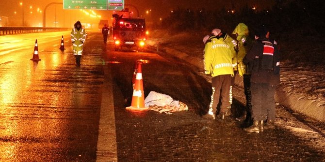 Otobüsten indirilen yolcu kamyonun çarpması sonucu öldü