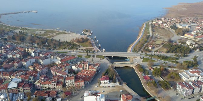 Konya'da kuruyan derede 'kuraklık' yürüyüşü