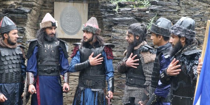 Pakistanlı gençler 'Diriliş Ertuğrul' sevgisini sete taşıdı