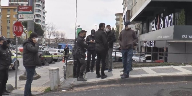 Oto galeriye kurşun yağdırdı