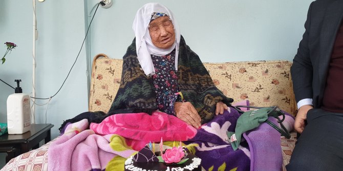 107 yaşındaki şehit annesine sürpriz doğum günü