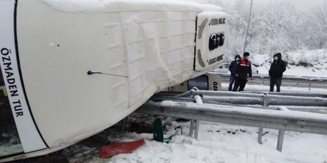 İşçi servisi devrildi: 11 yaralı
