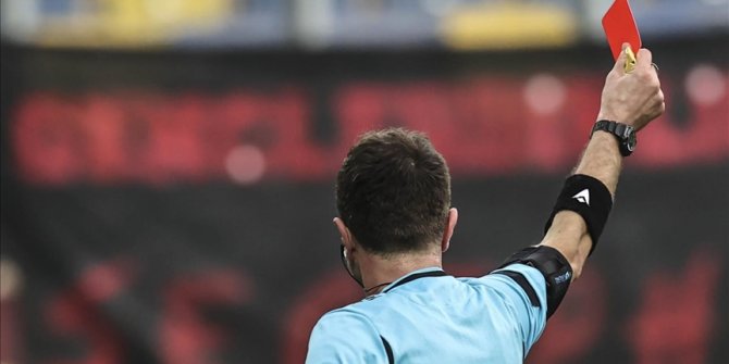 Süper Lig'de kırmızı kartlar arttı, sarı kartlar azaldı