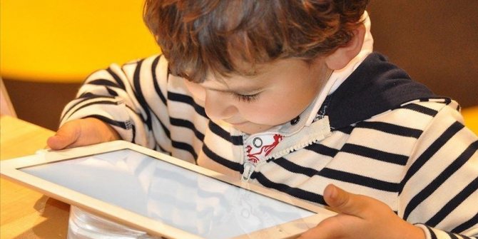 Türk Nöroloji Derneği: Elektronik ortama aşırı maruz kalma çocuklarda epilepsi riskini artırabilir