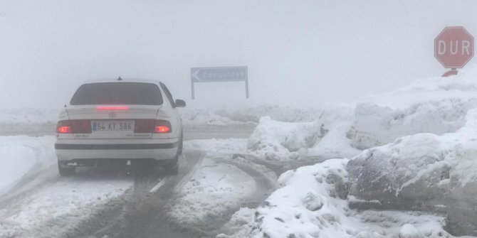 Kar nedeniyle maddi hasarlı kazalar oldu; trafik aksadı
