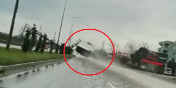 Damperi açılan kamyonun PTS’ye çarpma anı kamerada: 1 yaralı
