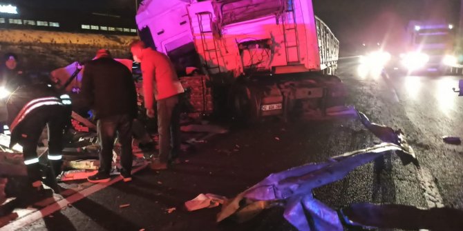 Çekici bariyerlere çarptı, 1 yaralı