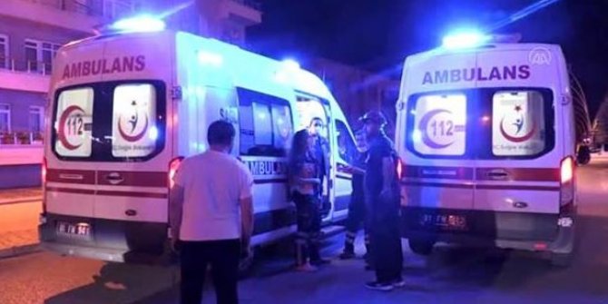 Otobüs ile otomobil çarpıştı: 3 ölü, 11 yaralı