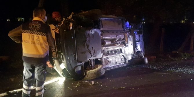 Alkollü sürücünün ağaca çarptığı araç yan yattı: 1 yaralı