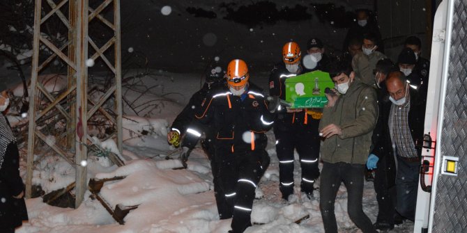 Foseptik açarken göçükte can verdi
