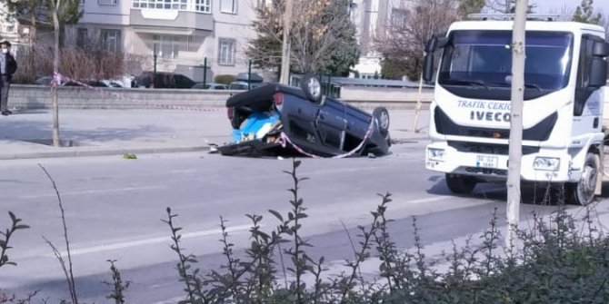 Konya’da park halindeki araca çarpan otomobil takla attı! Yaralılar var