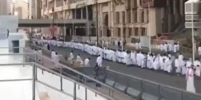 Kabe önünde uzun kuyruk oluştu