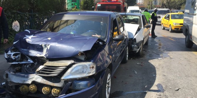 Zincirleme trafik kazası; 4 yaralı