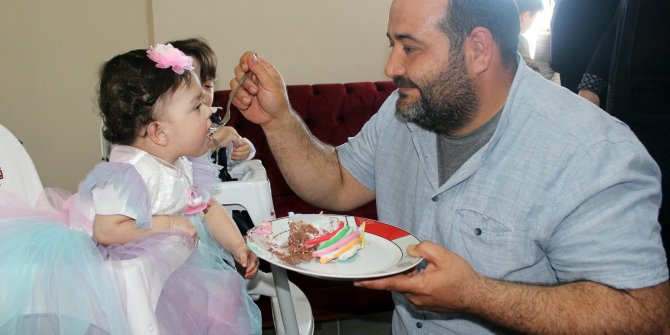 Bakan Selçuk’tan Hataylı beşizlere doğum günü pastası