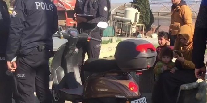 Yangında evde mahsur kalan anne ve 2 çocuğunu esnaf kurtardı