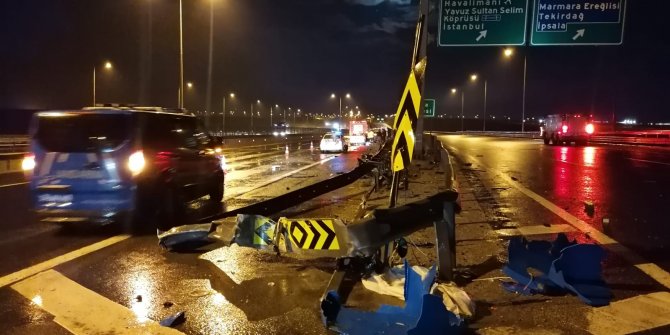 Beton bariyere çarpıp sürüklenen lüks otomobil hurdaya döndü, sürücü yara almadı
