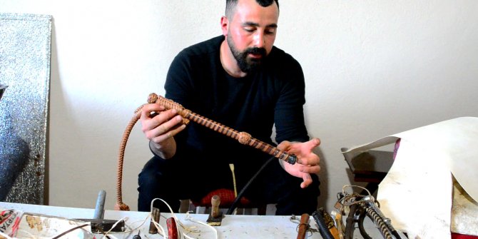 Kamçı örme sanatını yaşatıyor