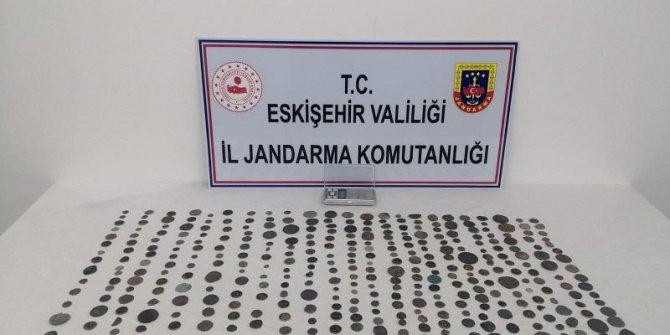 Tarihi eserleri satmaya çalışırken yakalandılar