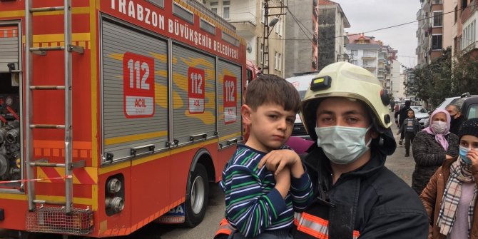 Yangında itfaiye ekipleri 3 çocuk ve 2 kadını son anda kurtardı