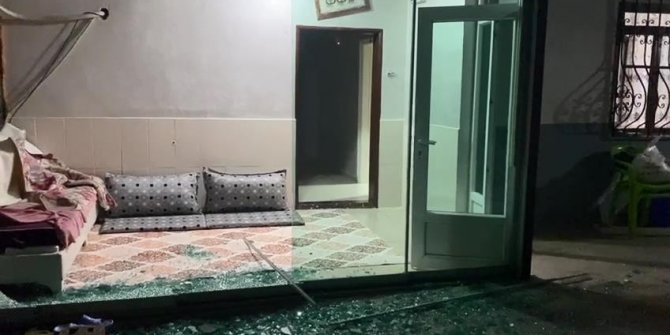 Eve otomatik silahlarla saldırı