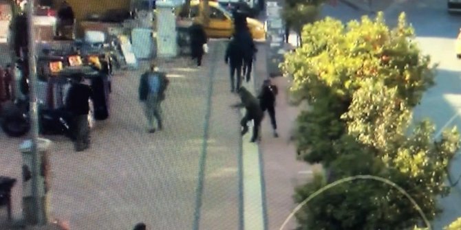 Cadde ortasında kadına dehşeti yaşattı, zorla girdiği evde saklanmaya çalıştı