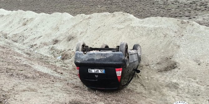 Takla atan araçtan yara almadan kurtuldu