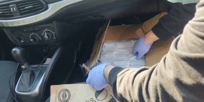 Şüpheli araçtan 494 adet kaçak telefon çıktı