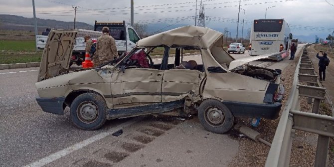 Yolcu otobüsü ile otomobil çarpıştı: 1 ölü