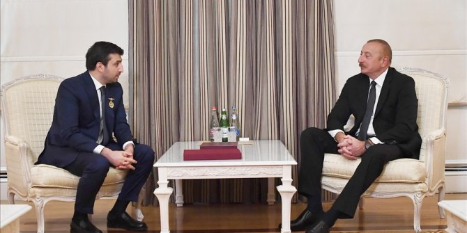 Azerbaijani leader receives Turkish defense officials