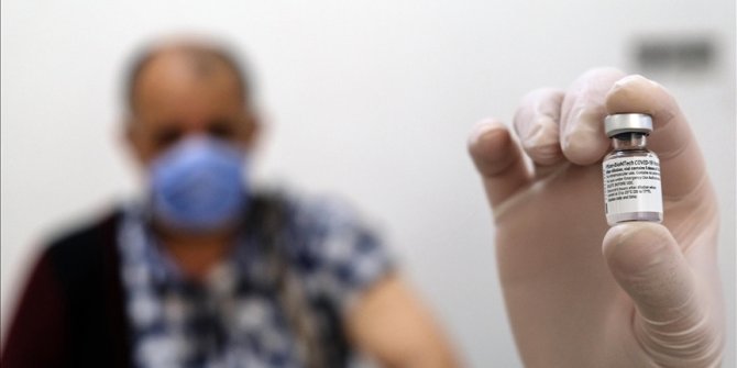 BioNTech aşılarının ilk dozu uygulanmaya başlandı