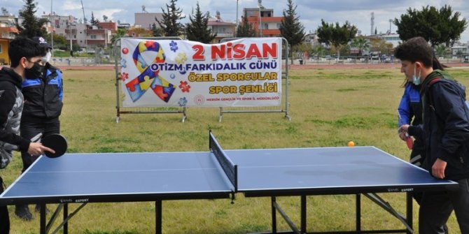 Polisler otizmli çocuklara unutulmaz bir gün yaşattı