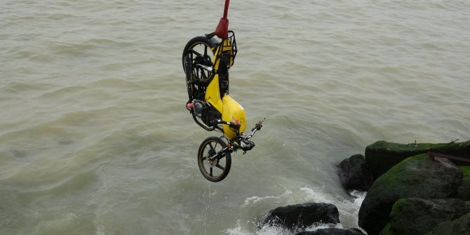 Samsun’da denizin içinde motosiklet bulundu
