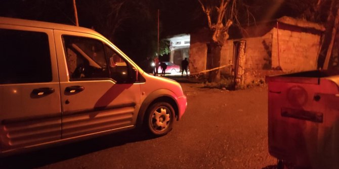 Tartıştığı kişiyi tabancayla başından vurdu