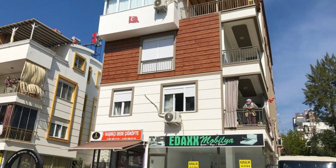 Evde sırtından vurulmuş halde bulundu