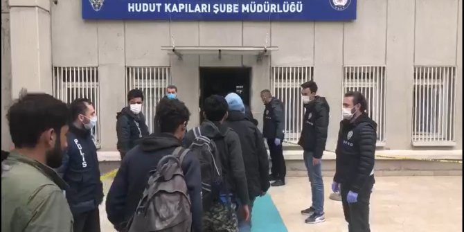 17 kişilik minibüsten, 40 düzensiz göçmen çıktı