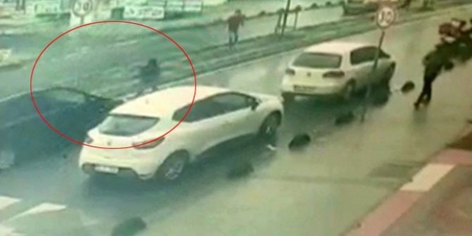 Yolun karşısına geçmeye çalışan çocuğa otomobil çarptı