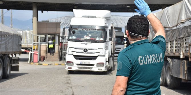 Türkiye komşularına 4,3 milyar dolarlık ihracat yaptı