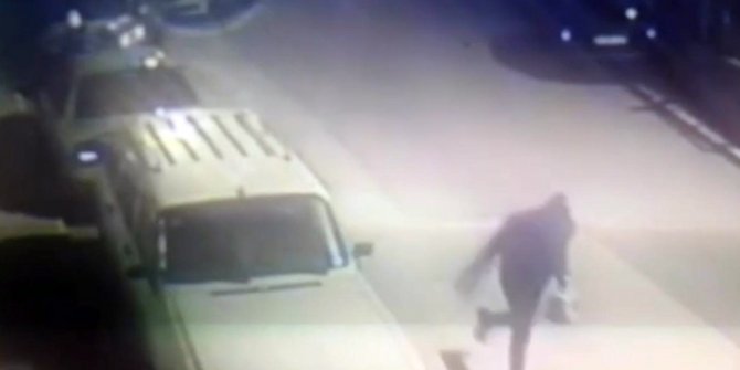 Motosiklette bulunan yemeği çaldı
