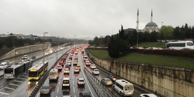 56 saatlik kısıtlama sonrası İstanbul’da trafik yoğunluğu