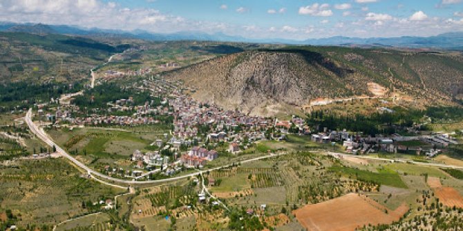 Konya'nın ilçesinde 8 bin 333 metrekare tarla satışa çıktı