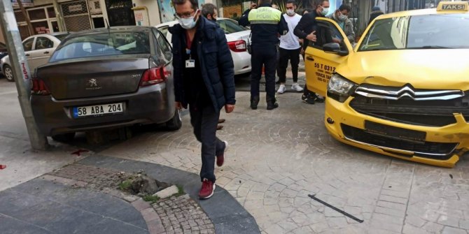 Samsun’da kaza yapan otomobil kaldırımdaki yayaya çarptı: 1 yaralı