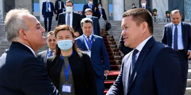 Kırgızistan’dan uçakta rahatsızlanan bebeği kurtaran Türk vekile teşekkür
