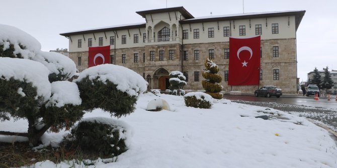 Nisan karı Sivas’ta güzel görüntüler oluşturdu