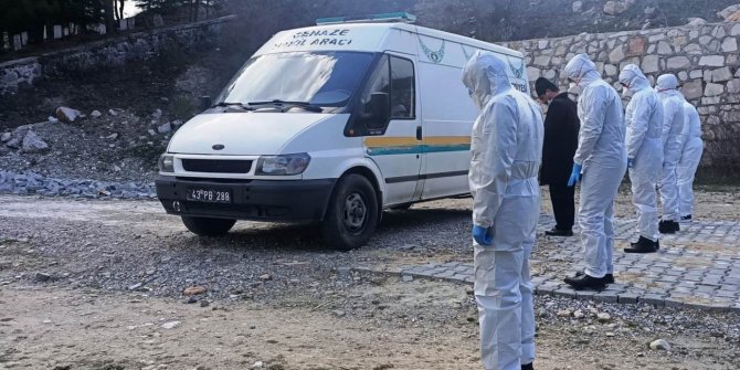 Korona virüs tedavisi gören öğretmen hayatını kaybetti