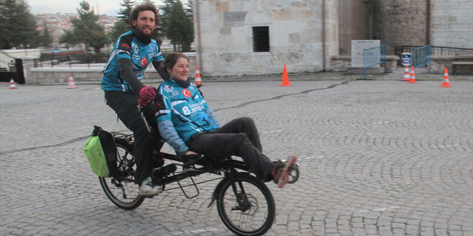Bisikletleriyle Avrupa turuna çıkan Fransız çift, Beyşehir'de mola verdi