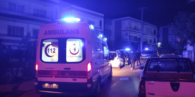 Sevgilisine ve arkadaşına tağra ile saldırdı