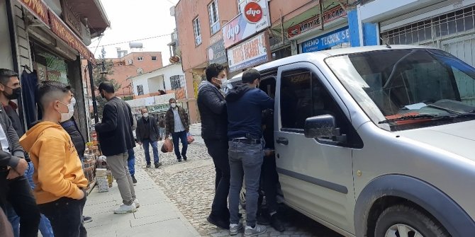 Duygu sömürüsü yapan dilenciyi polis enseledi