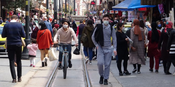 Vaka sayılarında artış 2 kata yaklaştı; cadde ve sokaklar dolu
